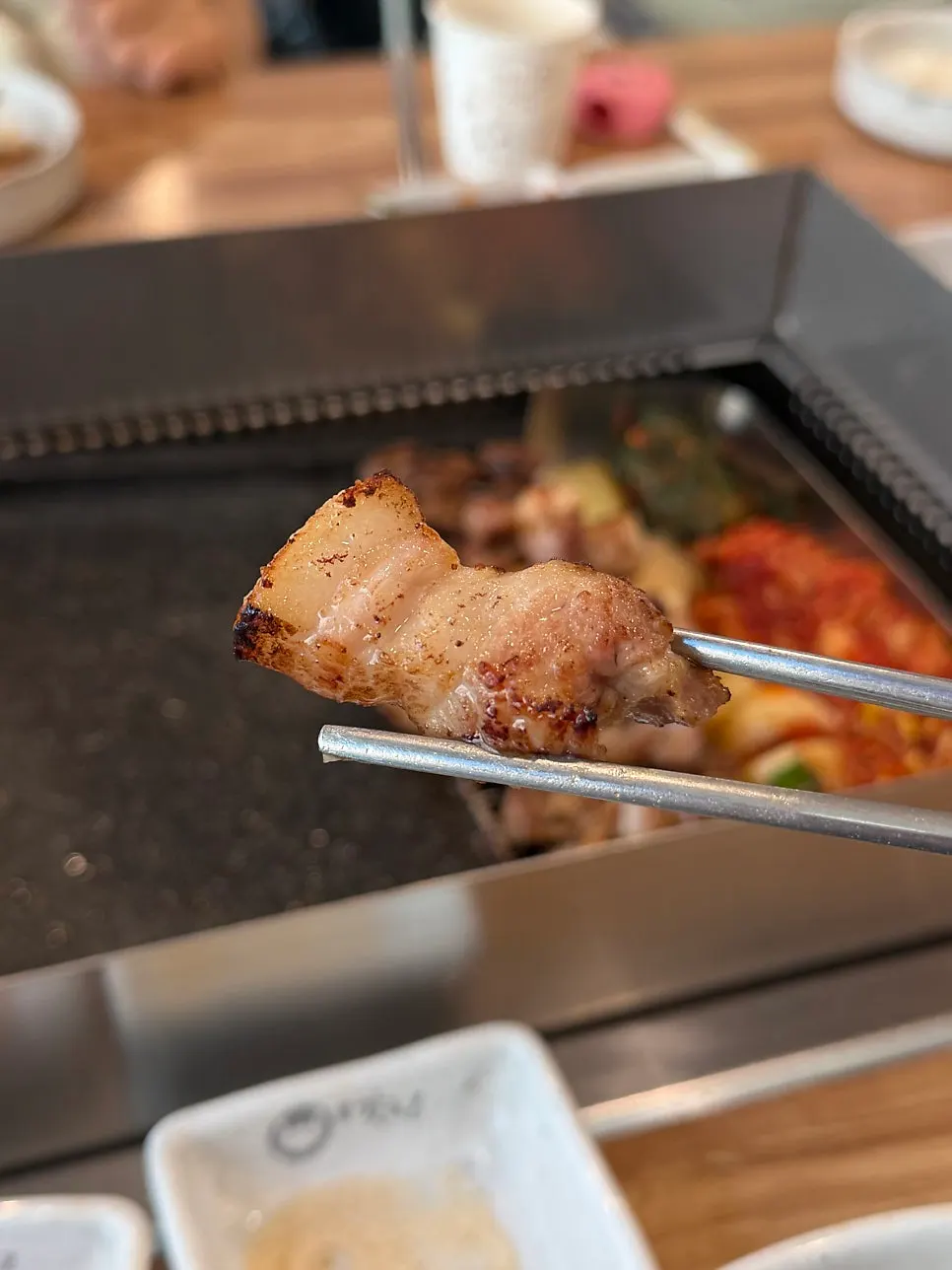 버섯, 꽈리고추, 구운 파인애플 곁들임
