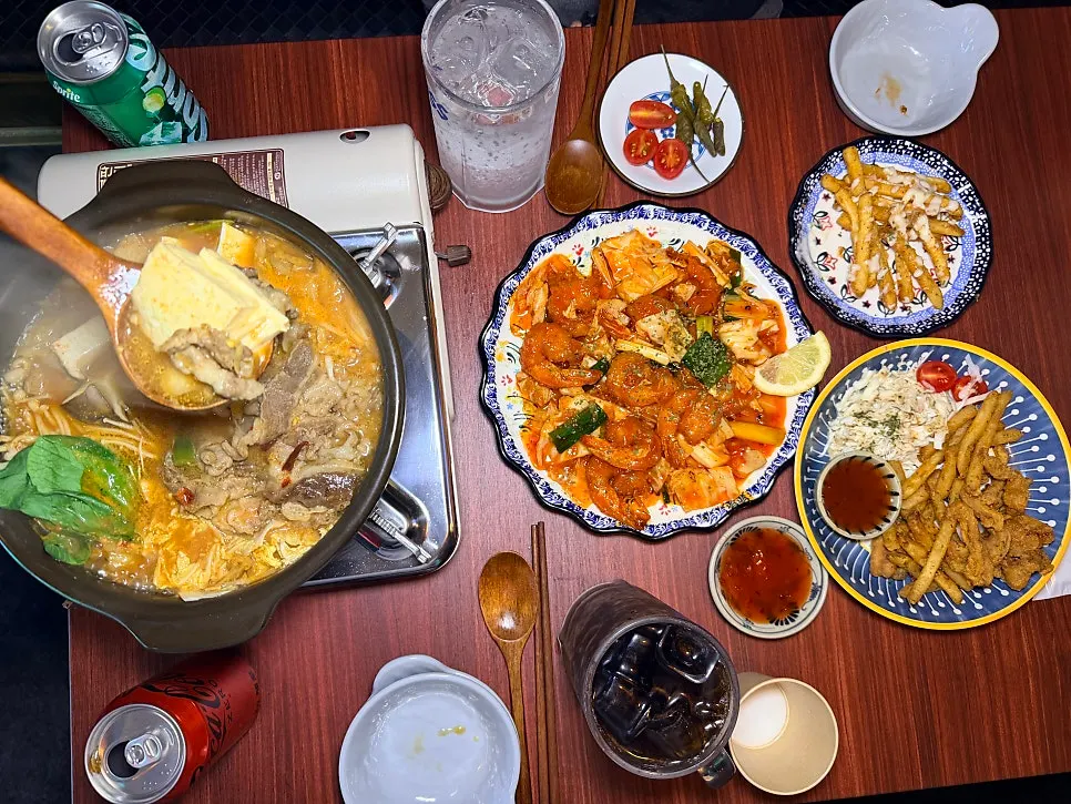 다채롭게 차려진 츠키야 안주 한 상