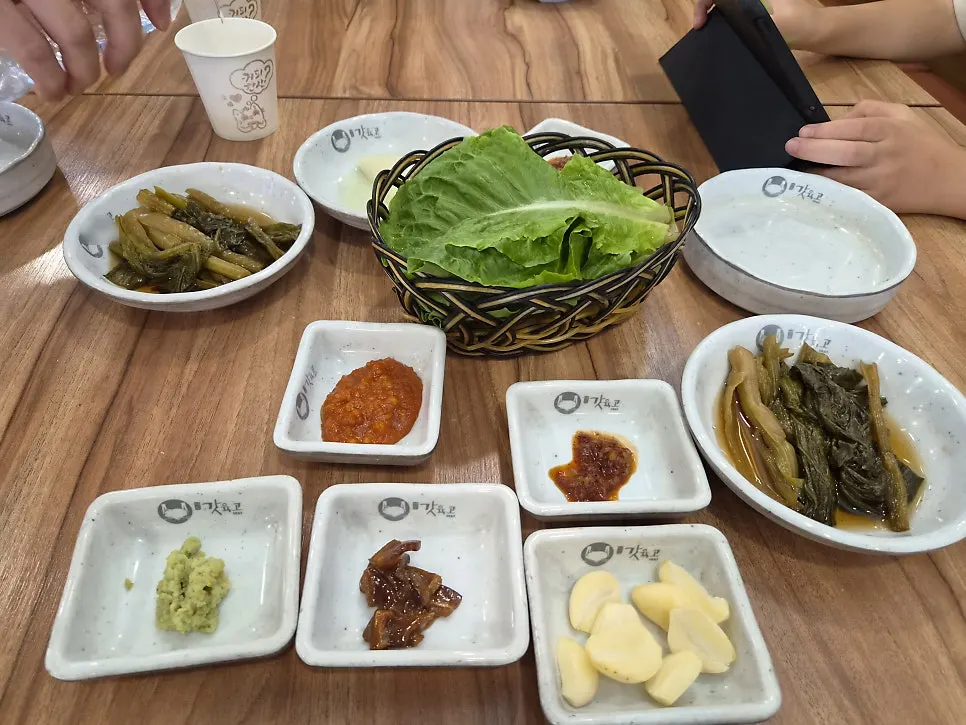 갓김치와 묵은지, 와사비 등 밑반찬