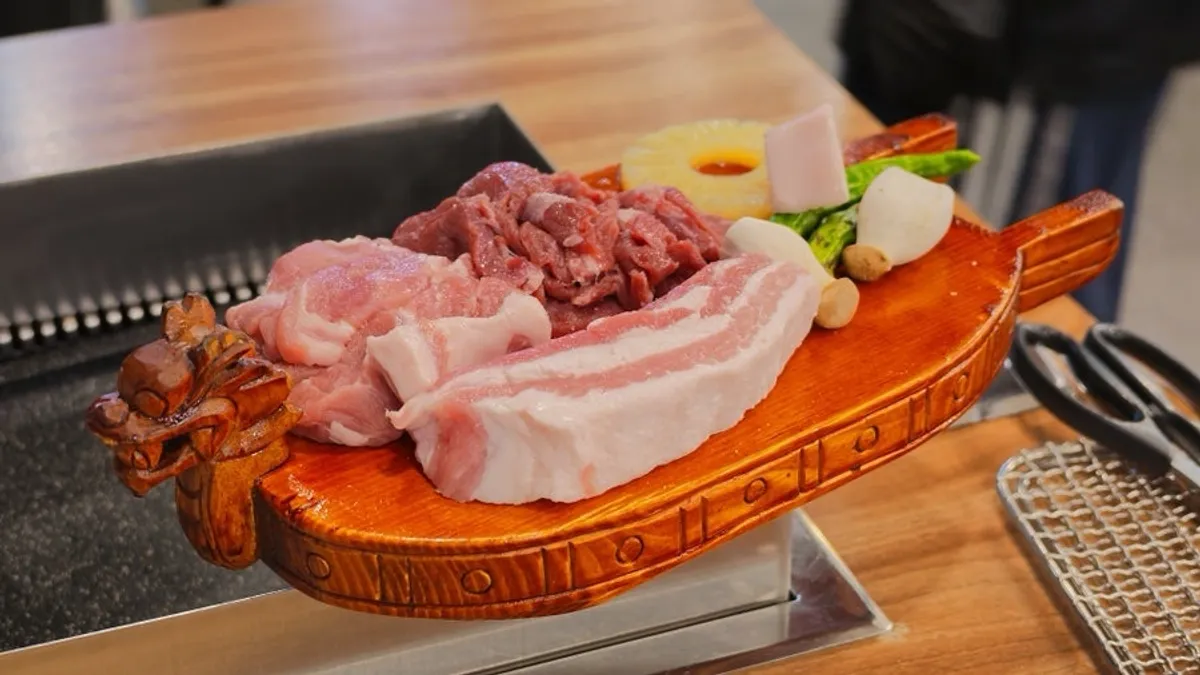 Gasyukgo half-order 500g platter of samgyeopsal, yukhyangsal, and mokssal