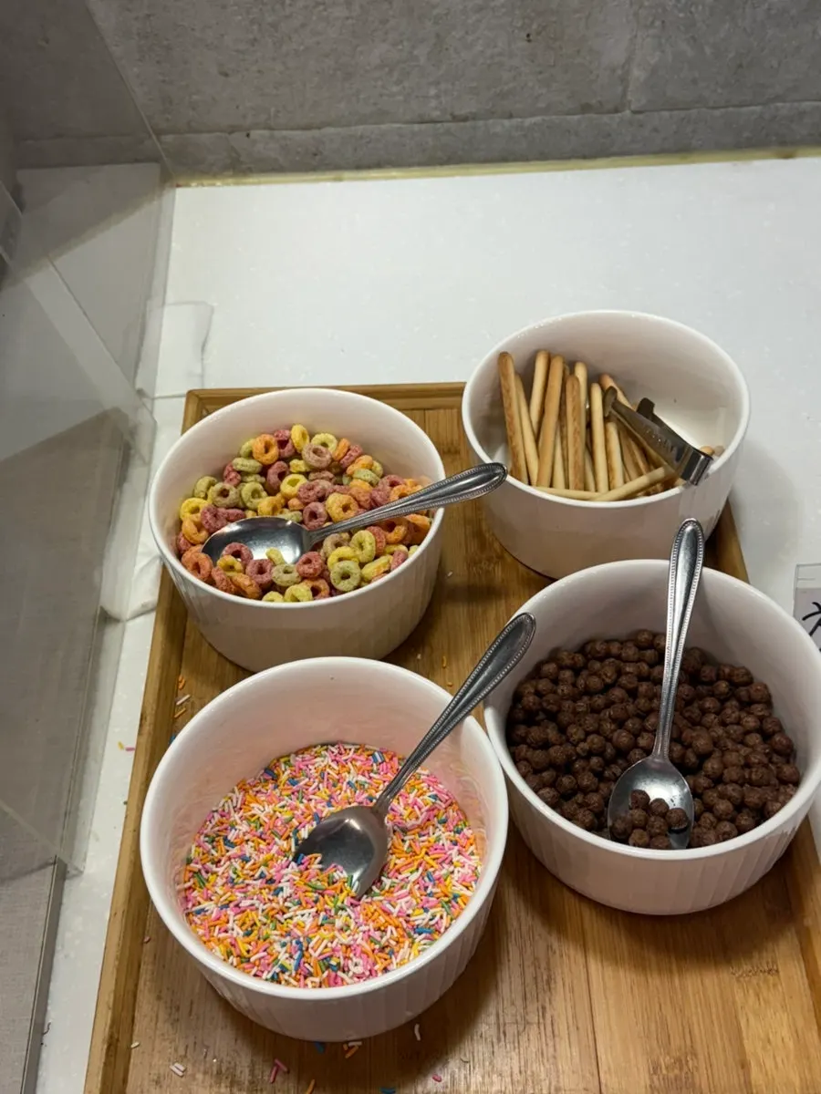 Tongkeun Shabu chocolate fountain dessert corner