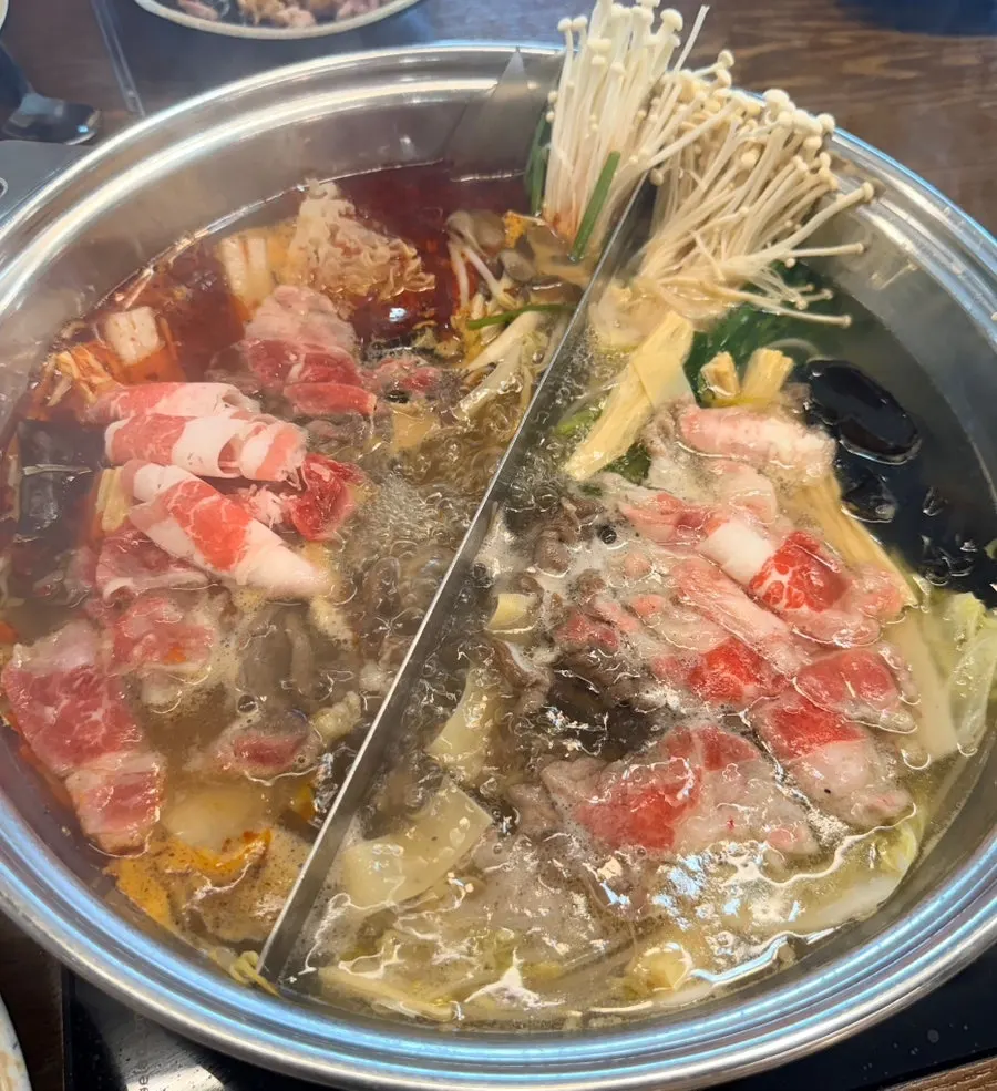 통큰샤브 샤브샤브 냄비와 고기 접시