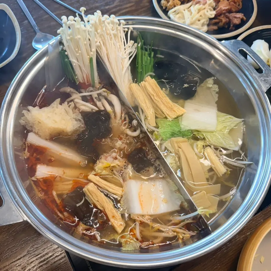 육수에 익히는 우삼겹