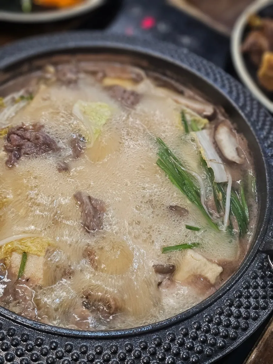 Bulgogi-style sukiyaki broth with shabu-shabu ingredients