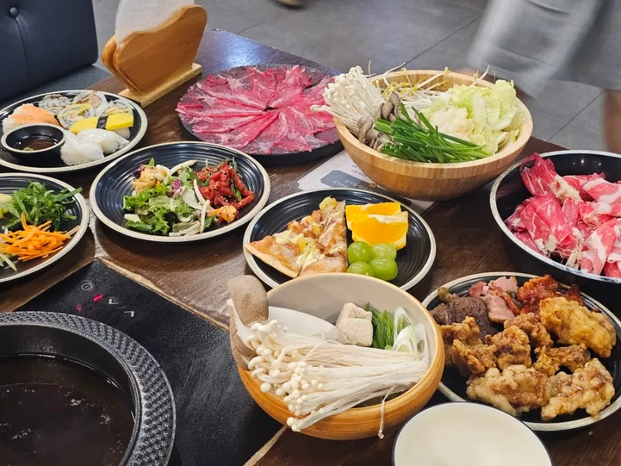 Dishes brought from the Tongkeun Shabu salad bar