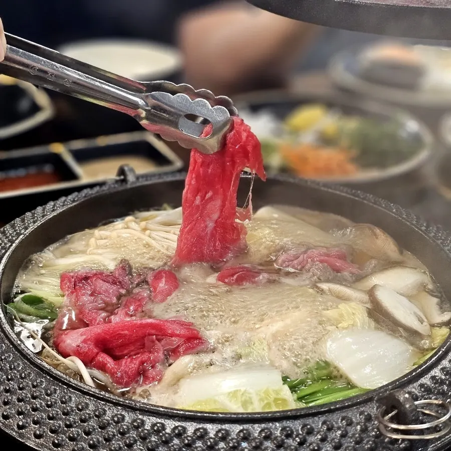 Hanwoo and vegetables cooked in sukiyaki broth