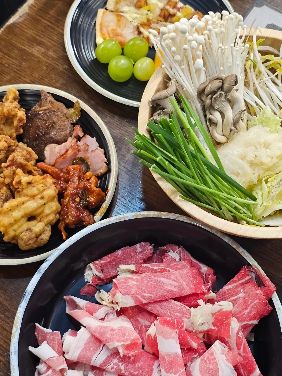 Full spread of sukiyaki shabu-shabu at Tongkeun Shabu