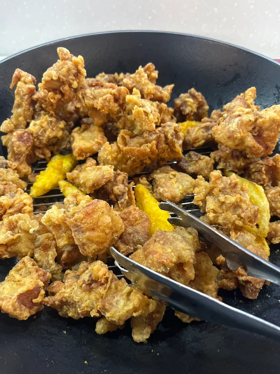Chicken and fried items at the hot food corner of Tongkeun Shabu
