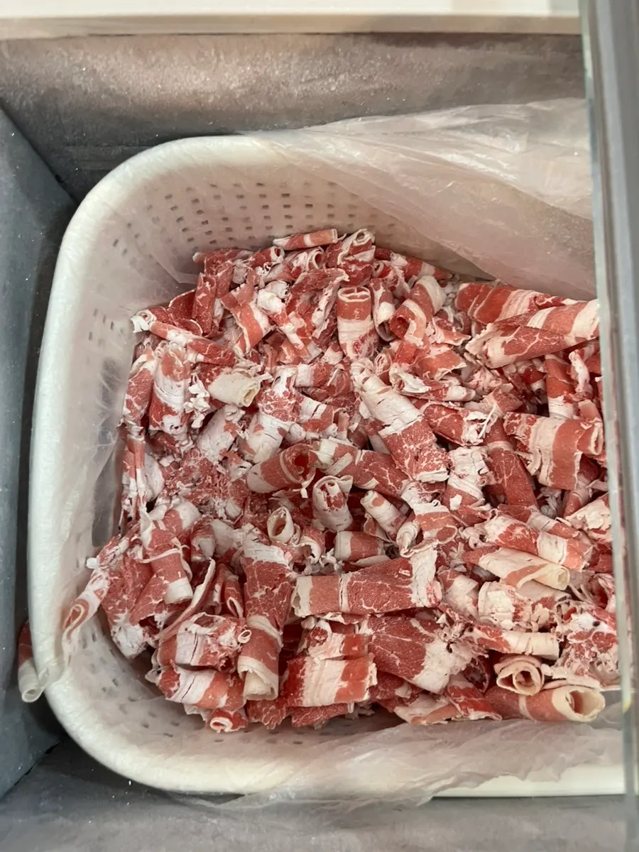 샐러드바 닭발과 밑반찬 코너