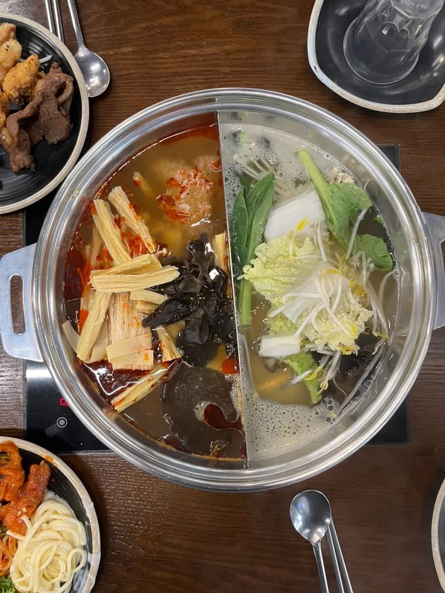 분모자와 푸주를 넣은 마라육수