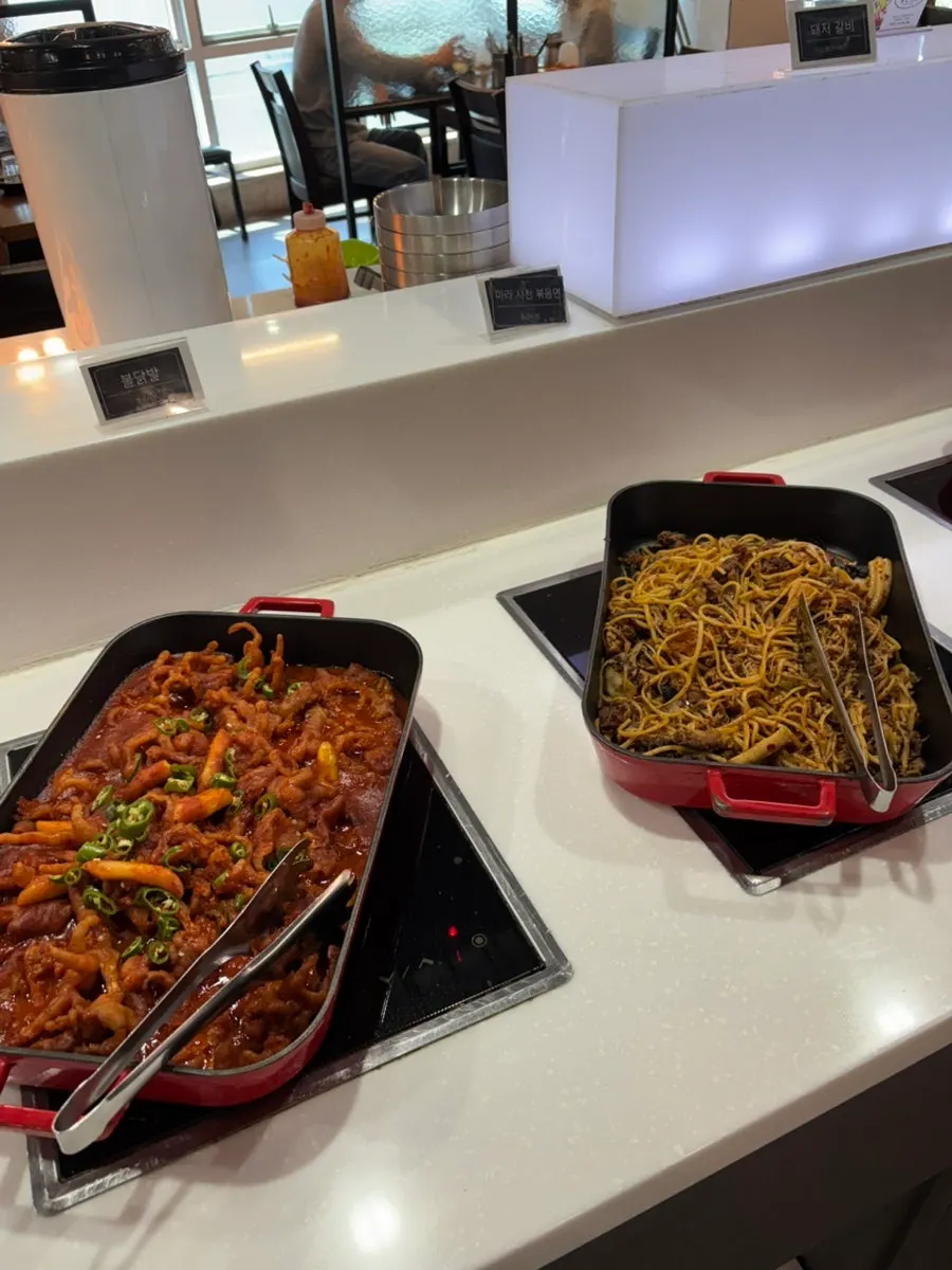 Chicken and pizza section at Tongkeun Shabu