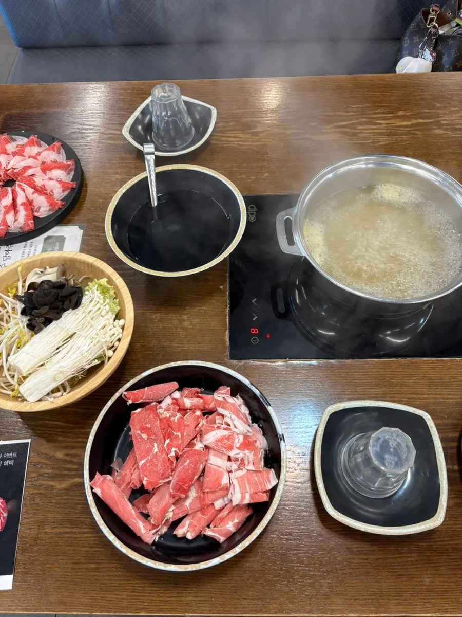 Pot of shabu-shabu in the basic broth at Tongkeun Shabu