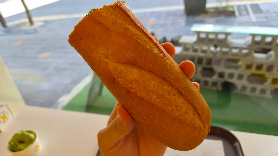한 끼로 든든한 바게트버거 한입 컷