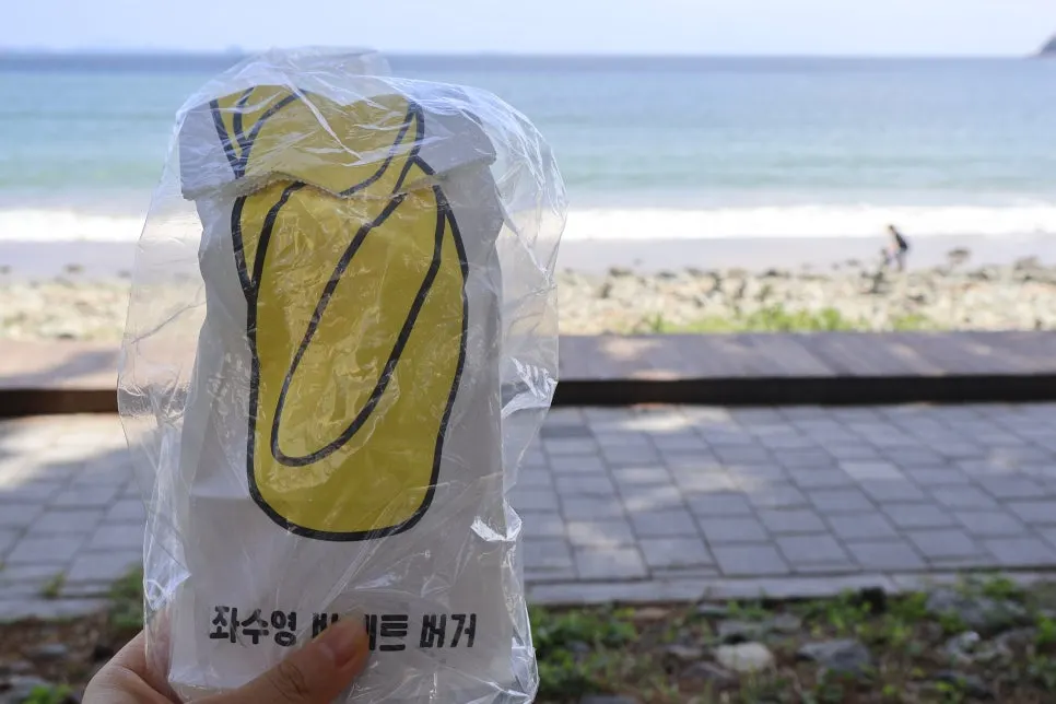 포장해 들고 나온 좌수영바게트버거 디저트