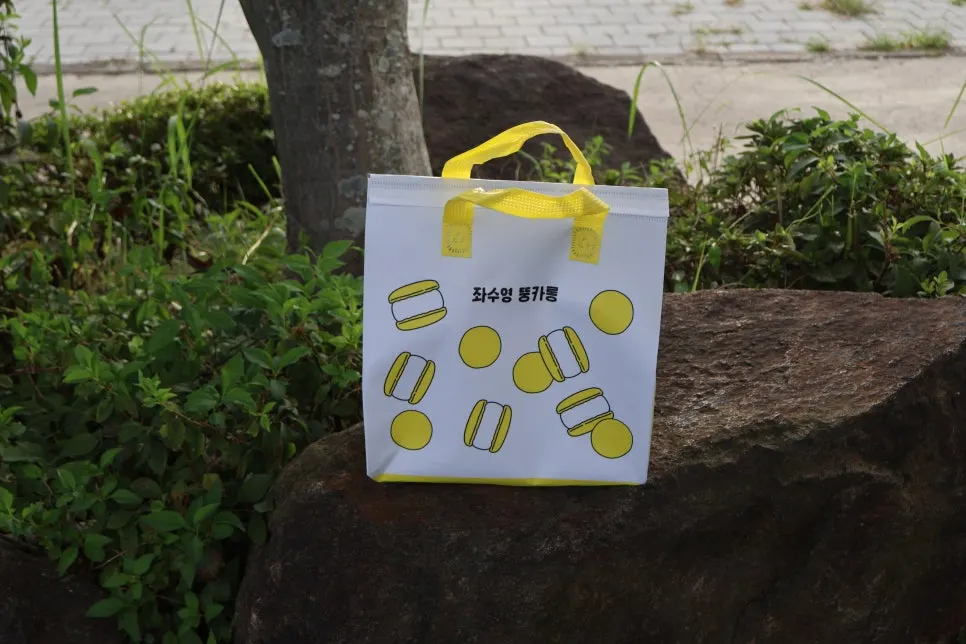 흐트러지지 않게 포장된 뚱카롱 박스