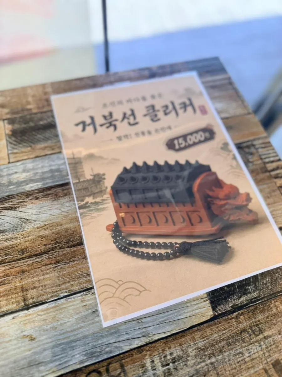 선물용으로 포장된 디저트 패키지