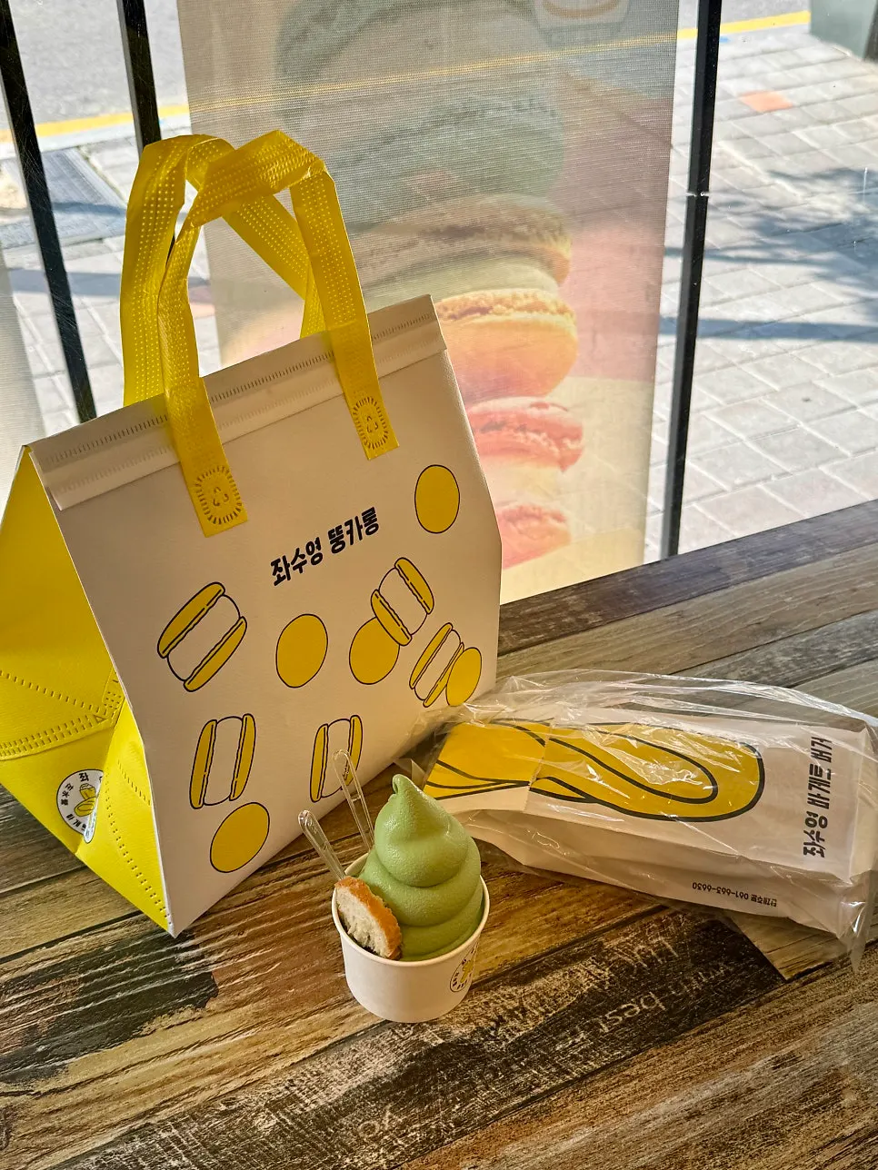 고기와 채소가 들어간 바게트버거 단면