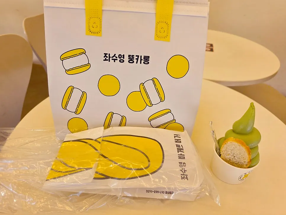 Baguette burger packed to take home from Yeosu