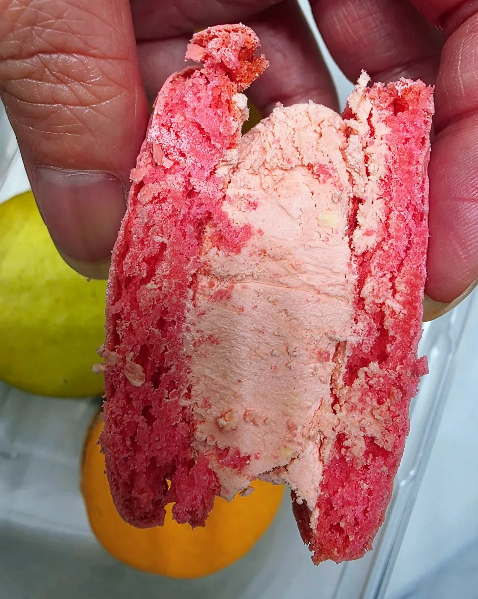 Strawberry milk macaron