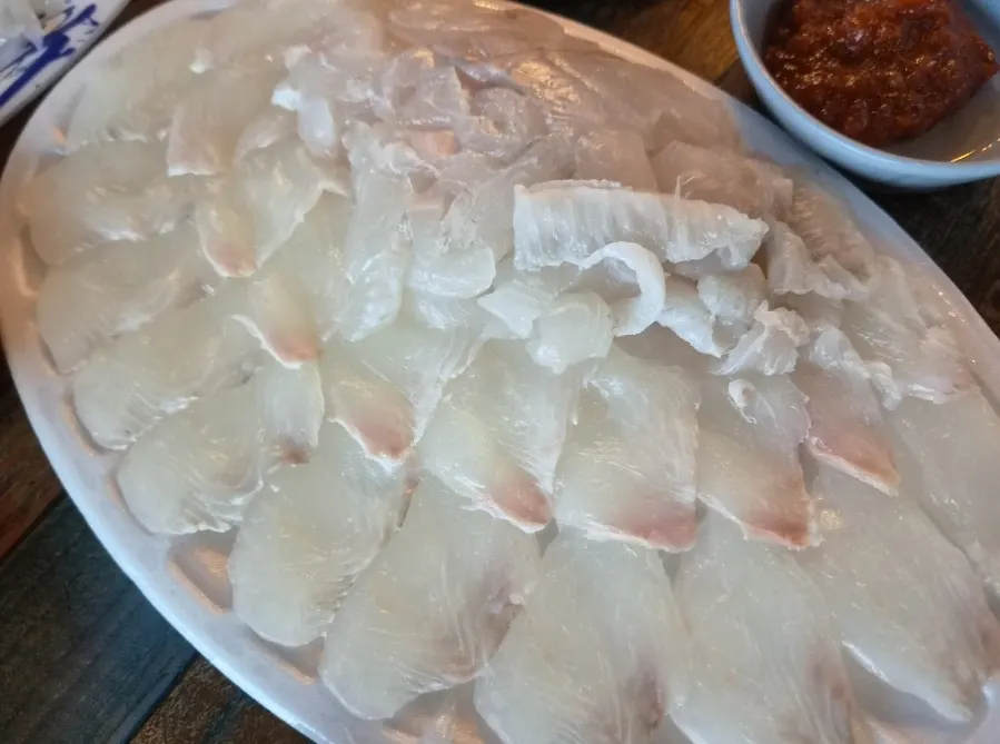 여수 웅천 자연산 광어회 가족 펜션 포장, 우창호