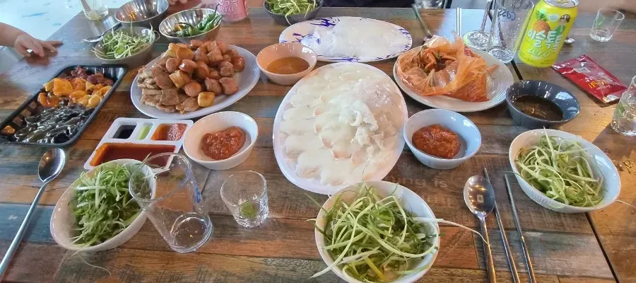 펜션 저녁상에 차린 자연산 회