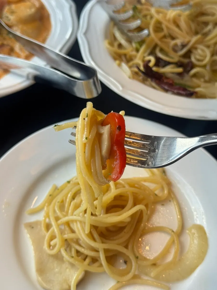 Truffle oil pasta noodles