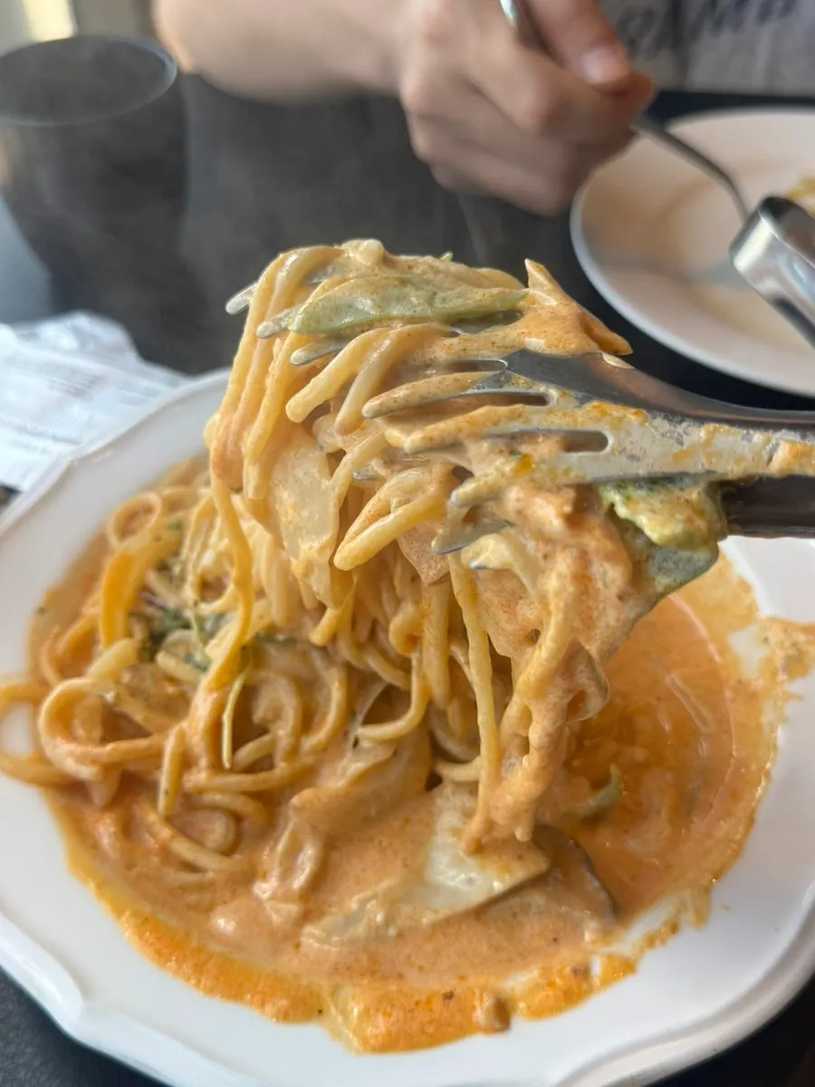 Self-service bar gat kimchi and pasta
