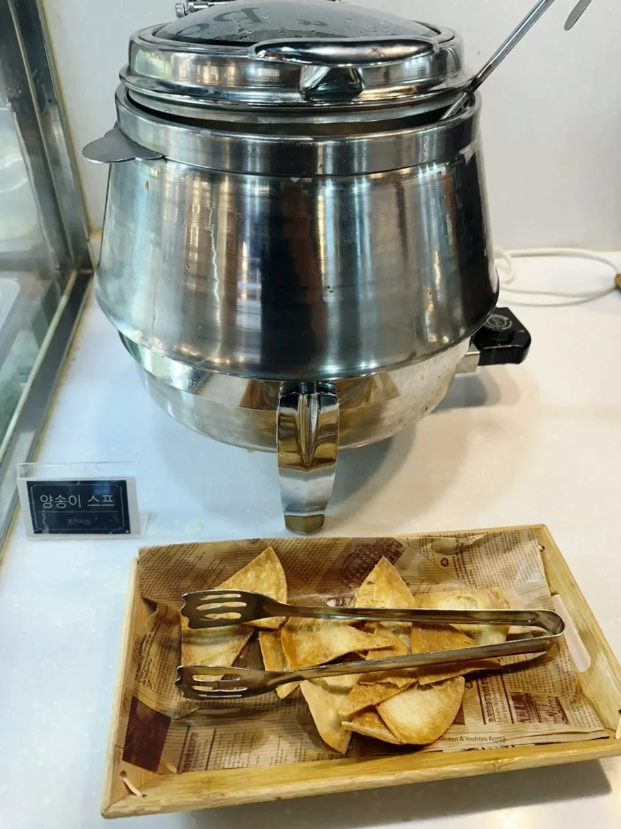 따뜻한 육수로 만든 온면