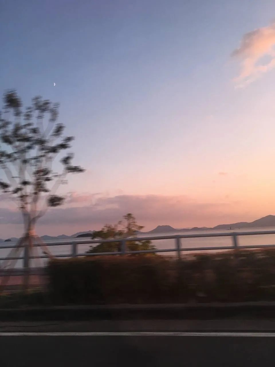숙소 가는 길에 본 핑크빛 노을