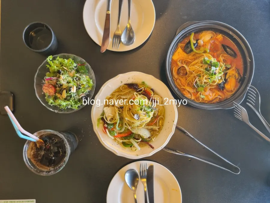 Closing photo of Ravenna's ocean view on Soho-ro, Yeosu