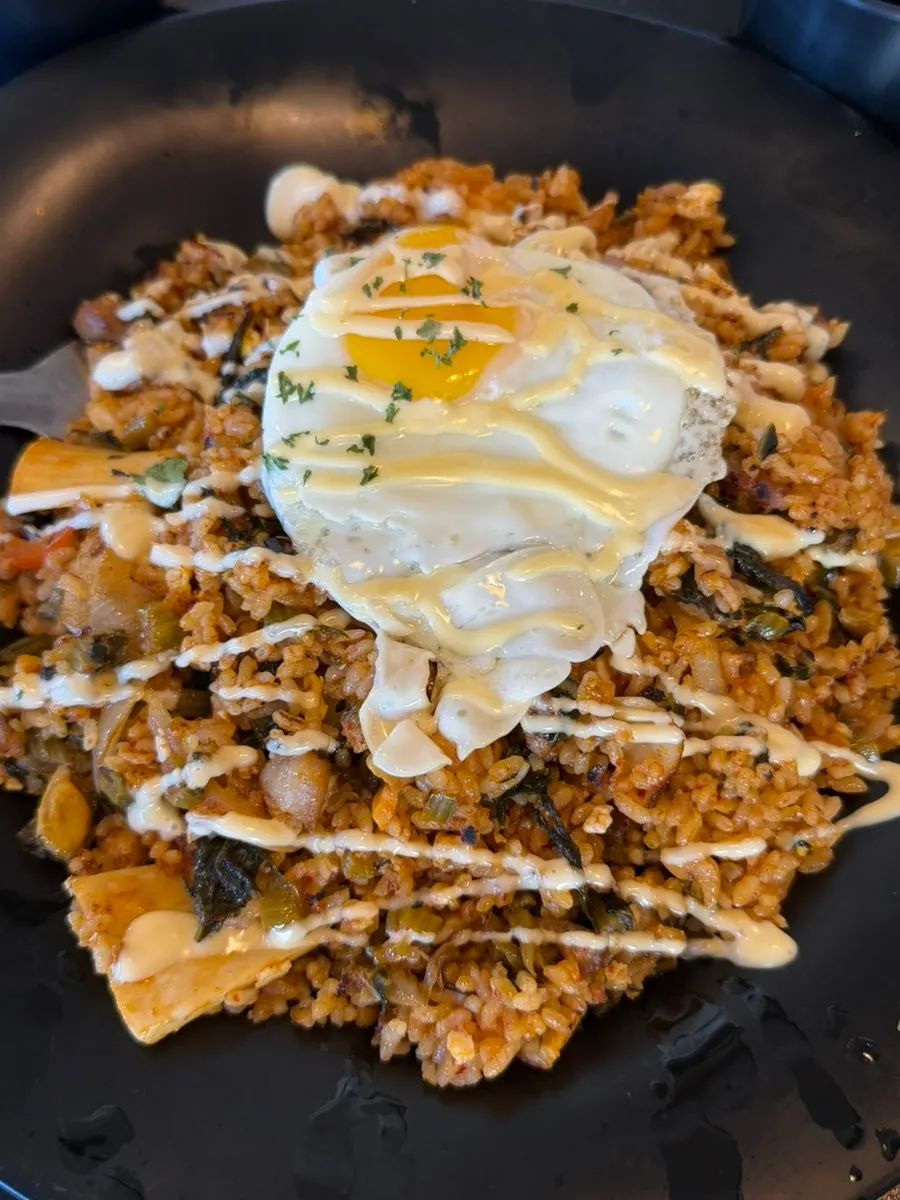 Pasta en cazuela con salsa de tomate