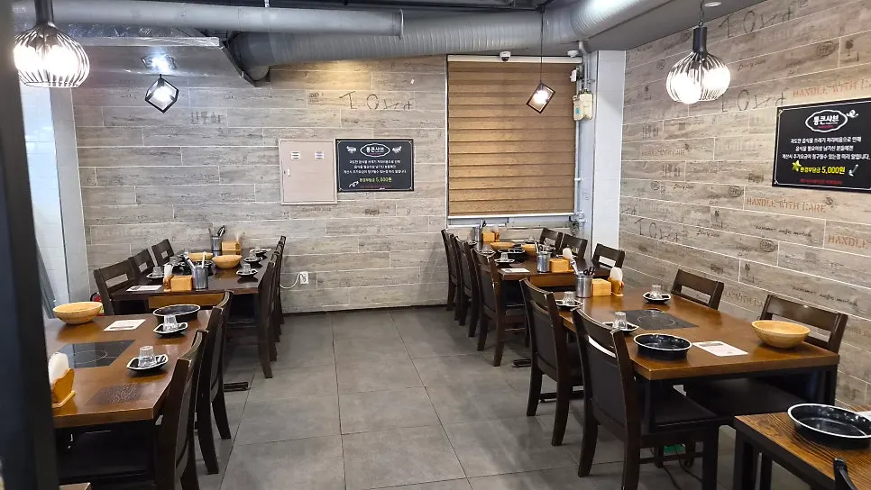 Spacious interior of Tongkeun Shabu on the 3rd floor