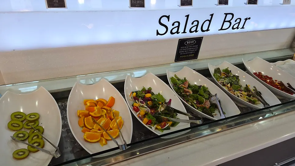 Overview of the Tongkeun Shabu salad bar