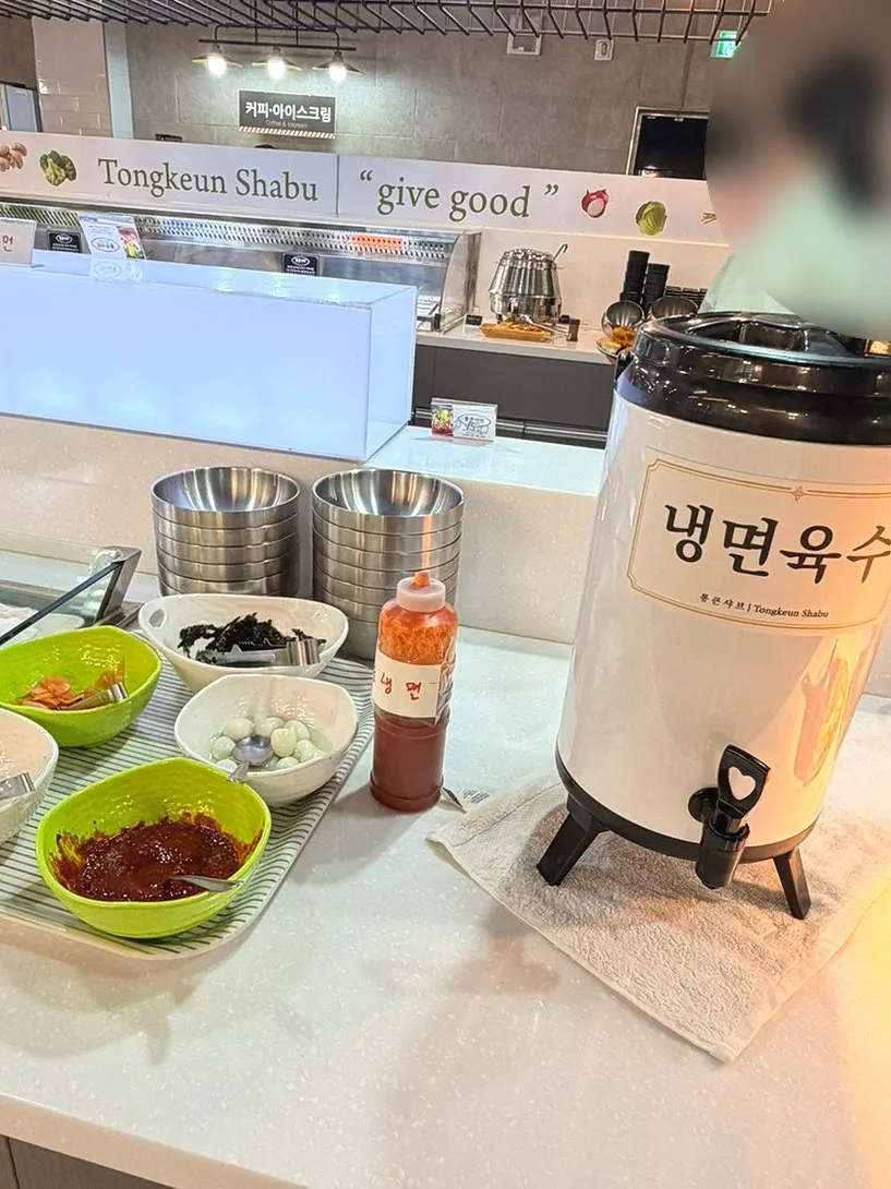 Jjolmyeon and naengmyeon corner at the self-bar