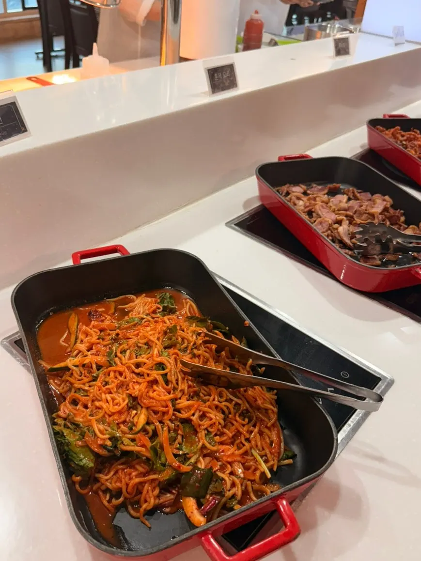 Sushi zone at Tongkeun Shabu