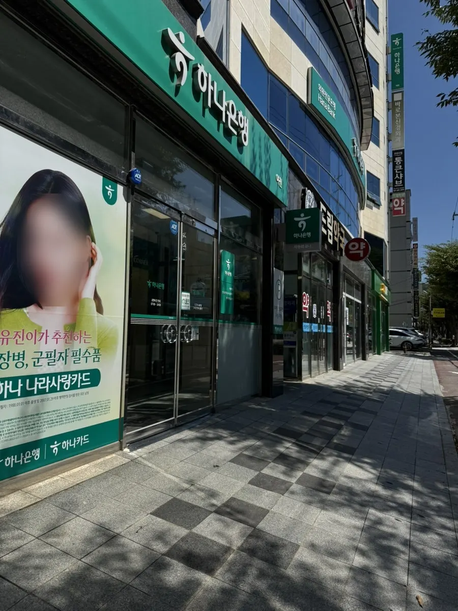 지하주차장에서 비상계단으로 올라온 1층 병원 로비
