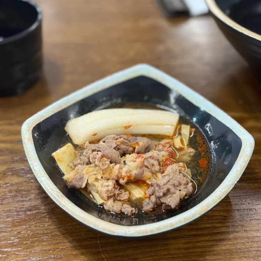 Shabu-shabu meat and vegetables wrapped in rice paper