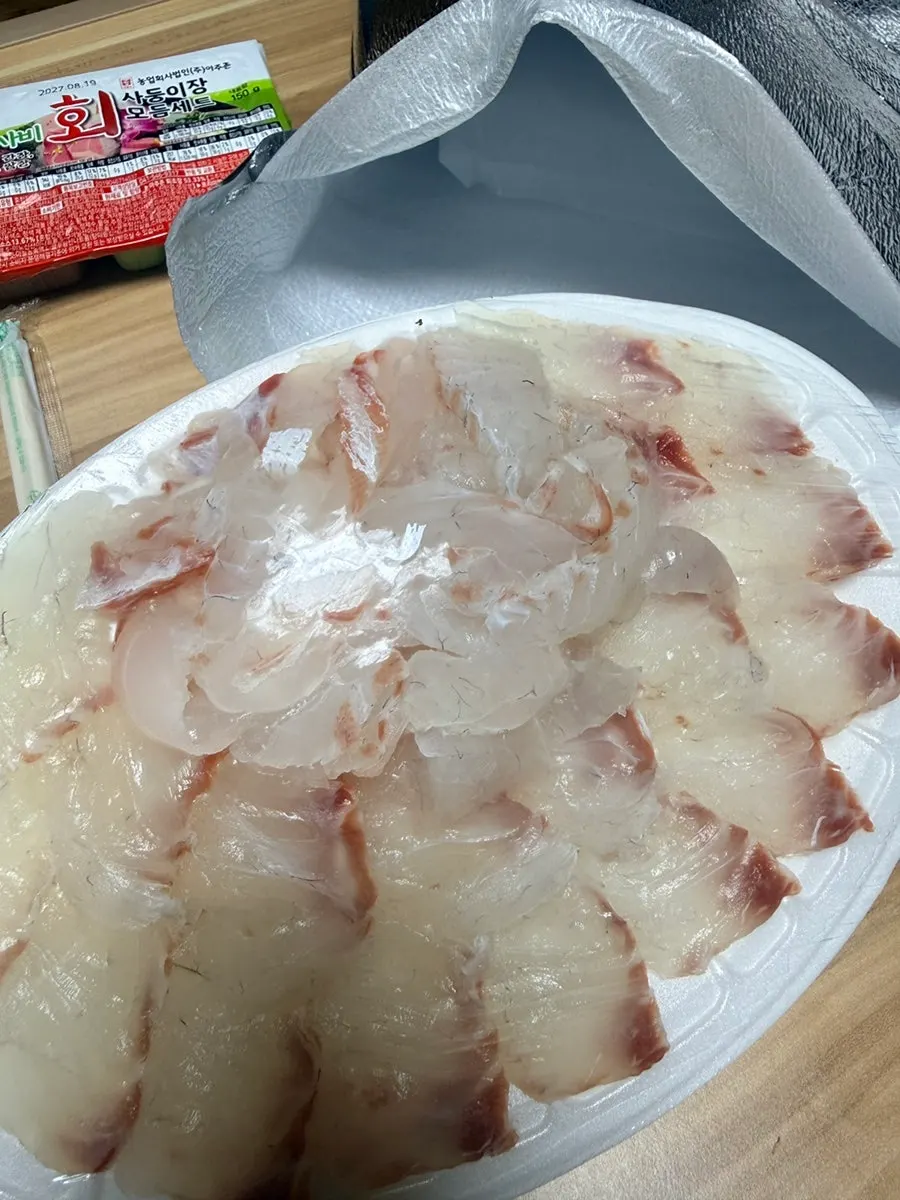 Sashimi package packed with ice packs