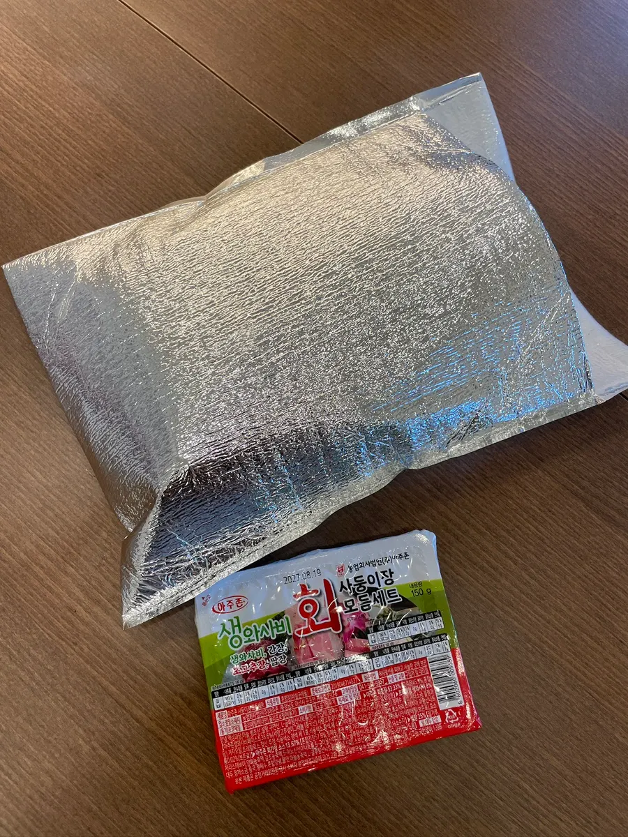 Takeout bag packed with an ice pack