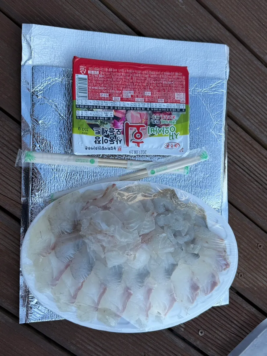 The packed sashimi carried to Ungcheon Park