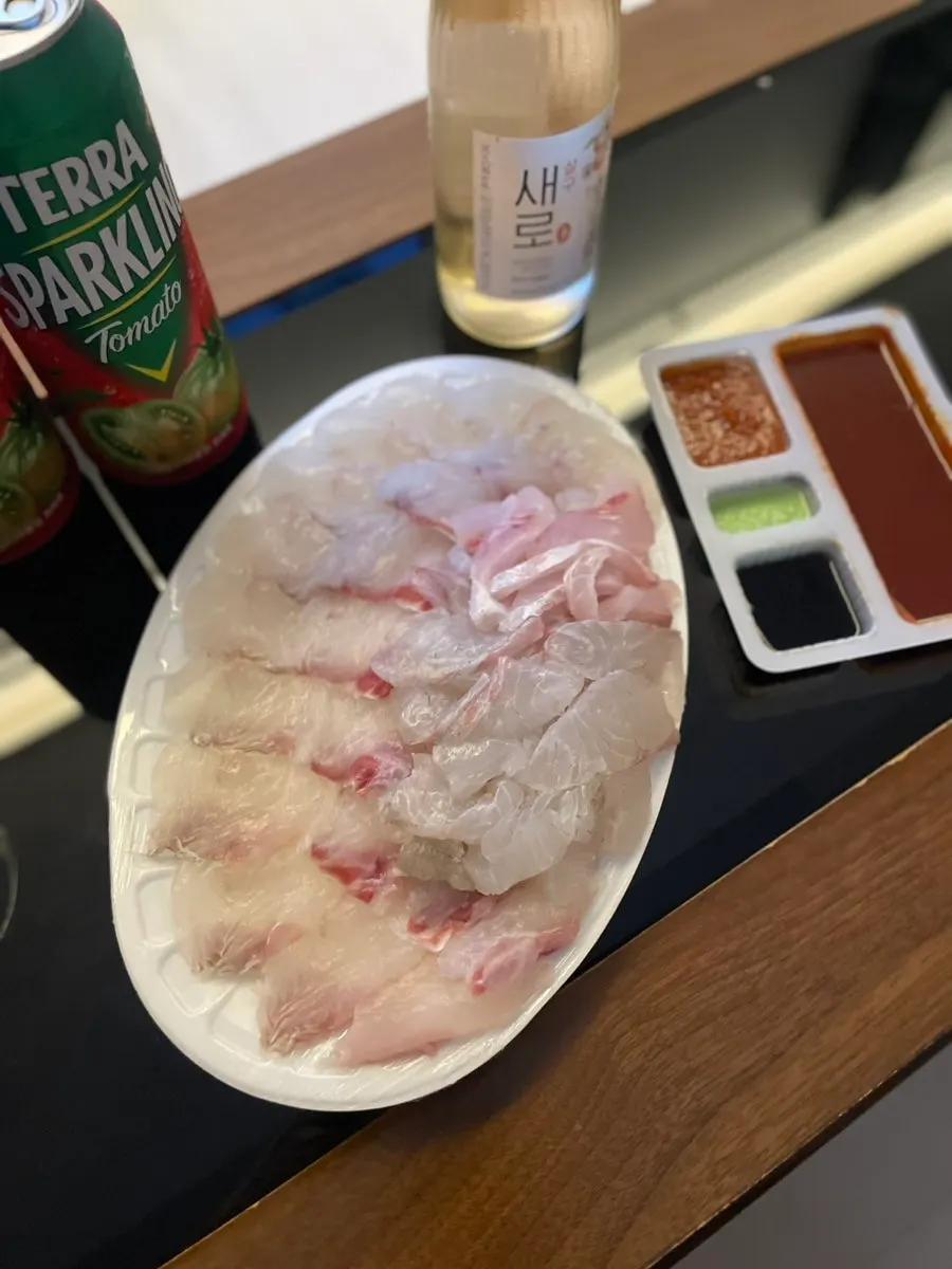 비린내 없는 싱싱한 회 한 접시