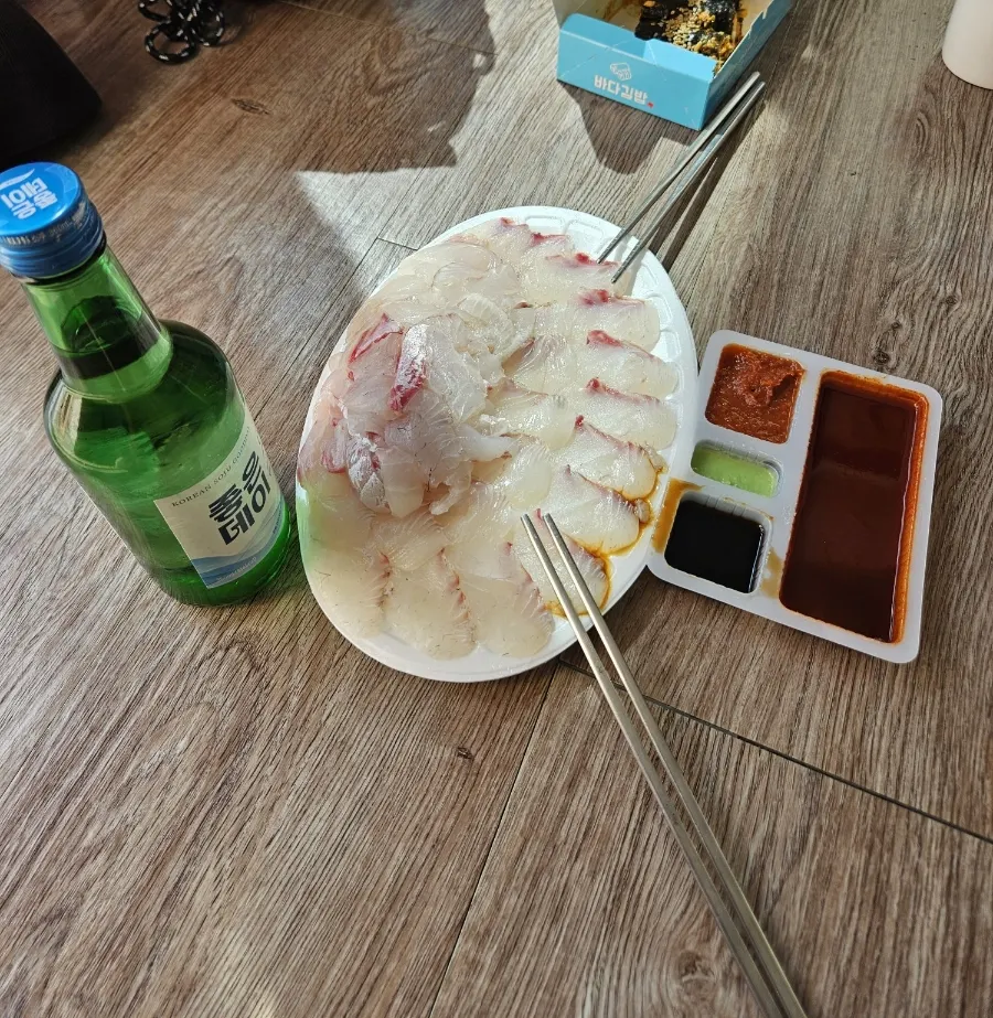포장에 함께 들어 있던 양념장과 참돔회