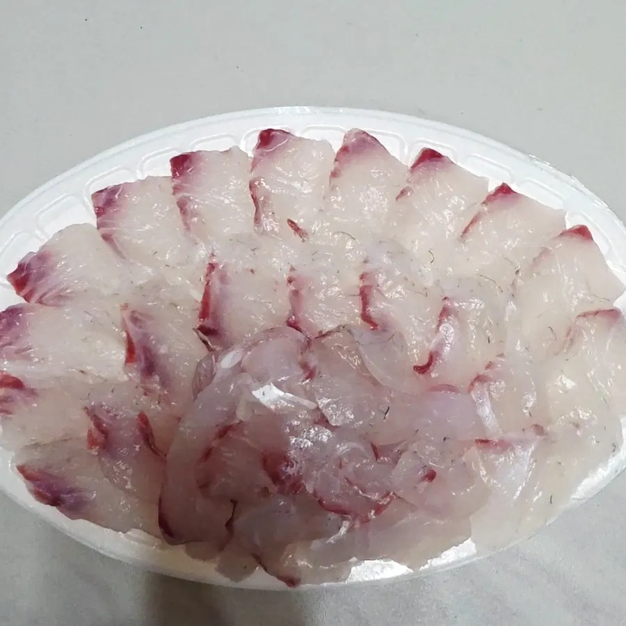 적당한 두께로 썰린 참돔 회