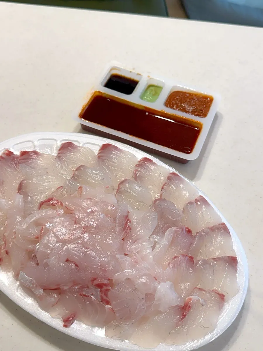 Thick-cut red sea bream sashimi
