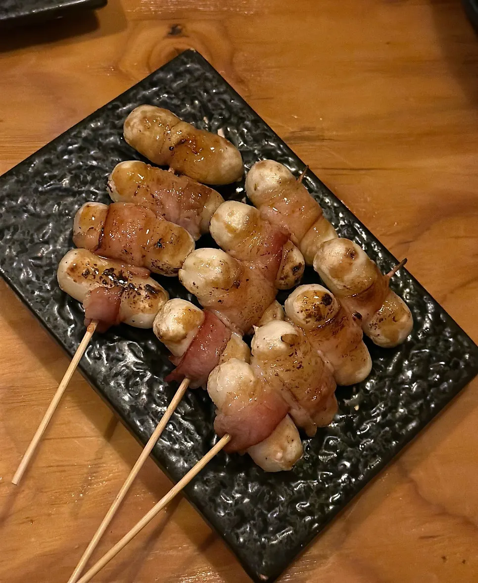 Sweet bacon cheese rice-cake skewers