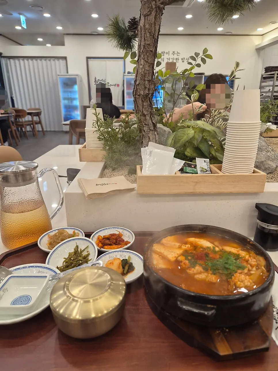큰 그릇에 나온 알탕 정식