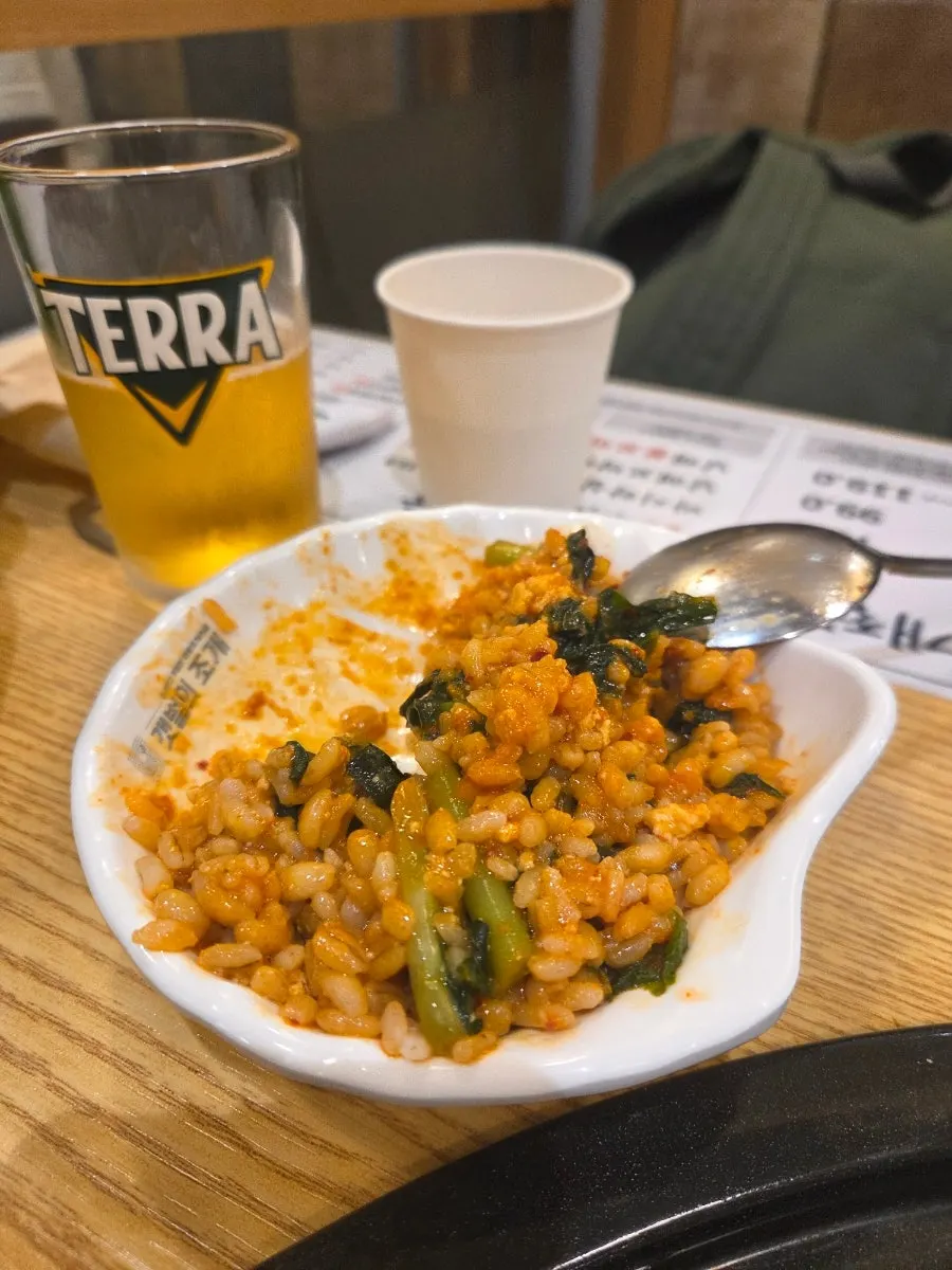 A light bowl of barley rice eaten before the meal