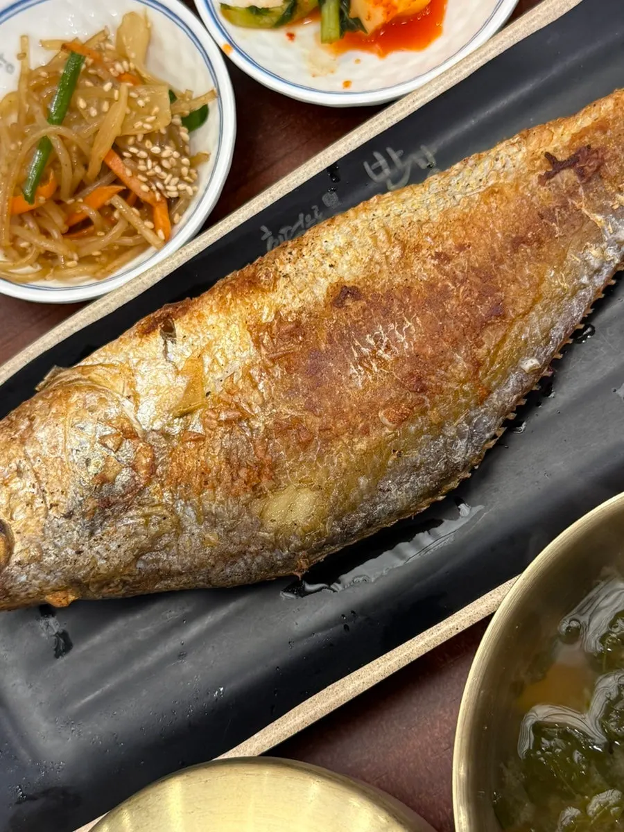 녹차물과 함께 즐기는 보리굴비 상차림
