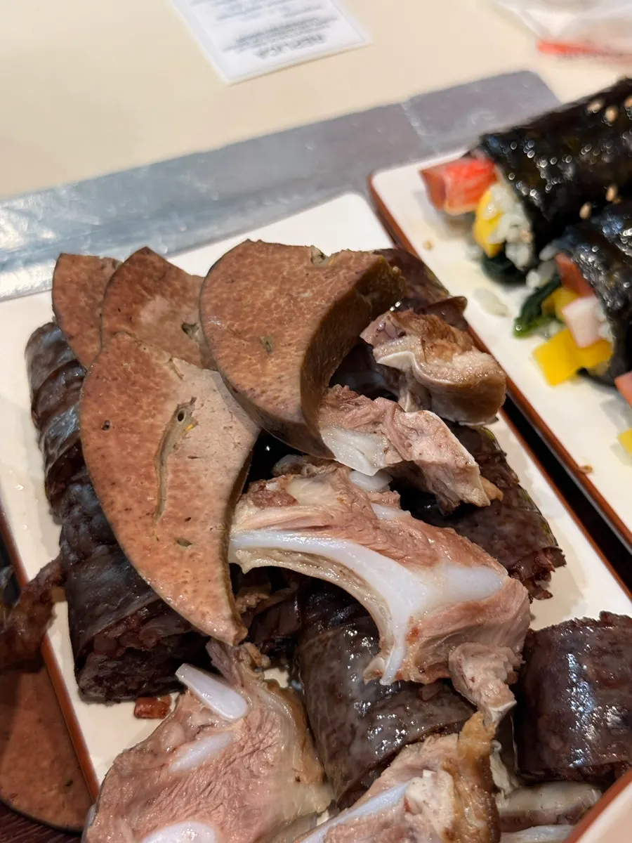 넉넉하게 담긴 순대