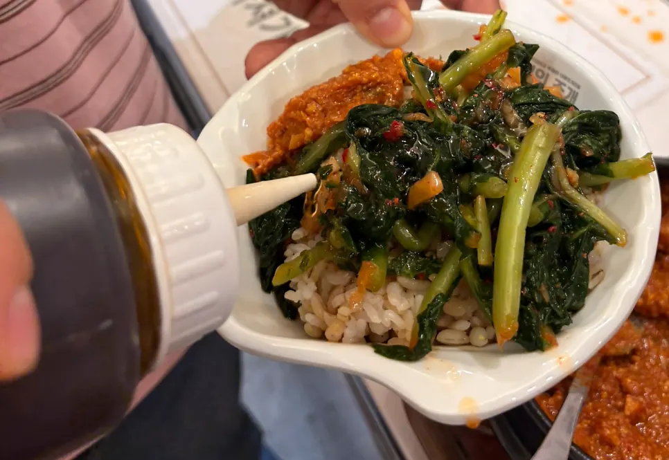 Barley rice topped with doenjang sauce